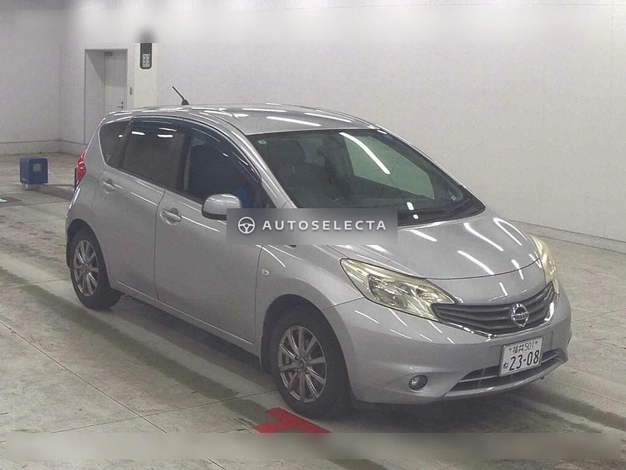 Nissan Note 2013, photo 1 of 6