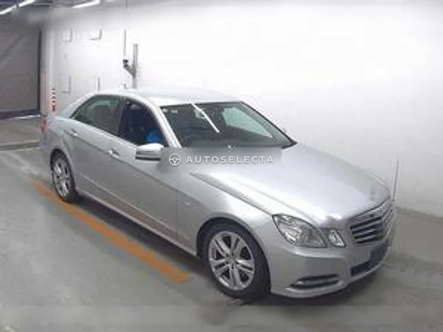 Mercedes-Benz E-Class 2012, auction grade 3.5