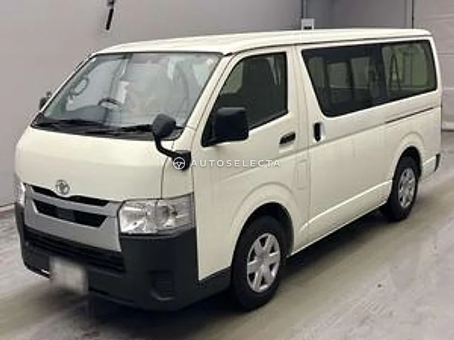 Toyota Hiace Van 2022, auction grade 3.5