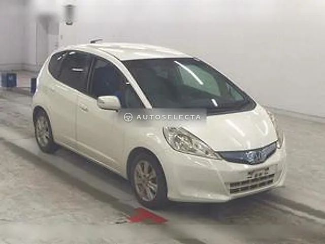 Honda Fit Hybrid 2011, auction grade 3