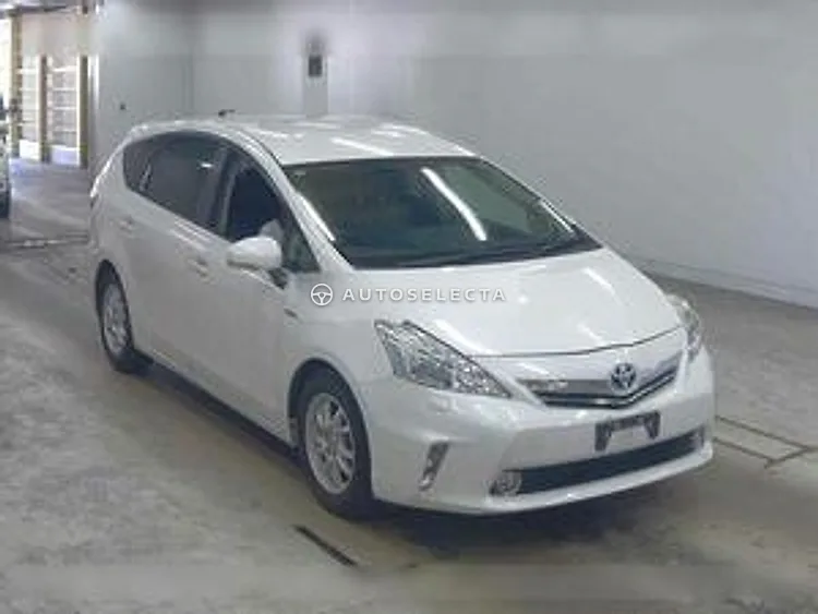 Toyota Prius Alpha 2011, photo 1 of 1