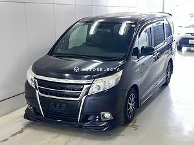 Toyota Esquire 2015, auction grade R