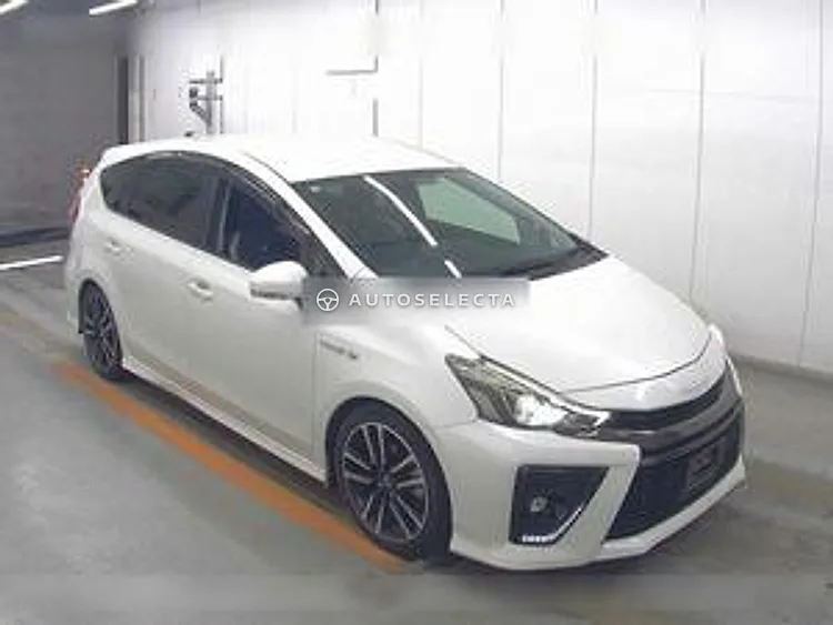 Toyota Prius Alpha 2015, photo 1 of 1