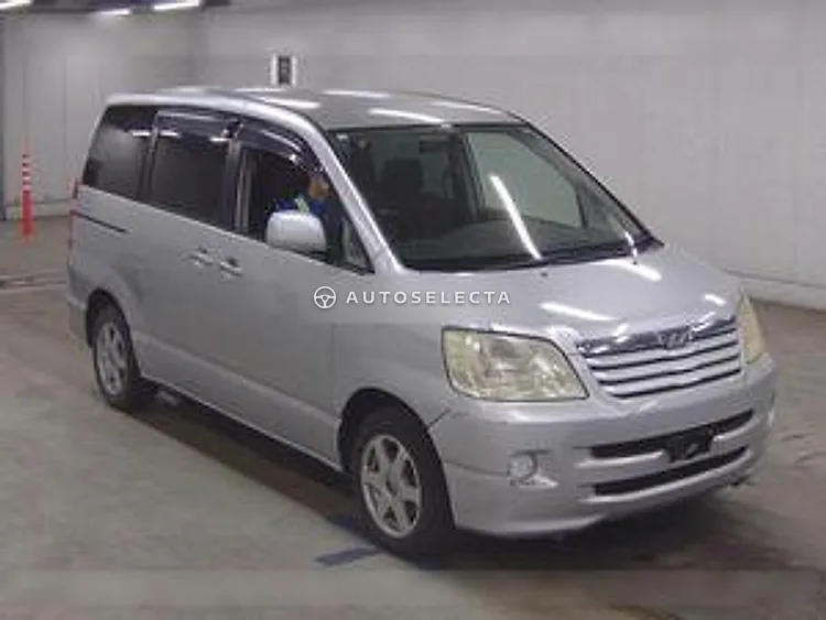 Toyota Noah 2003, photo 1 of 1