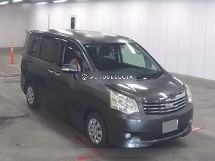 Toyota Noah 2012, photo 1 of 1