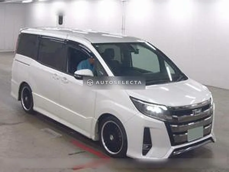 Toyota Noah 2017, photo 1 of 1
