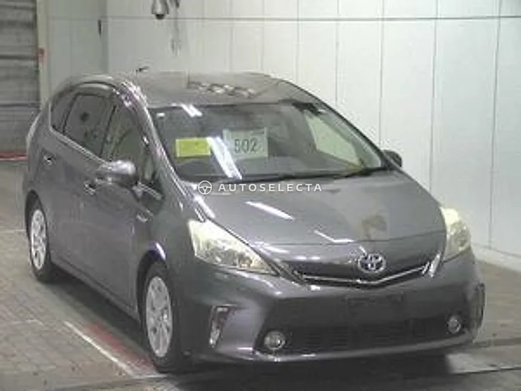 Toyota Prius Alpha 2011, photo 1 of 1