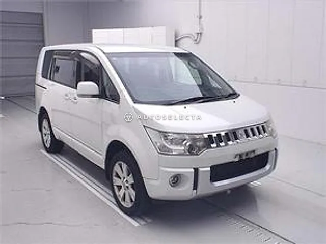 Mitsubishi Delica D:5 2014, auction grade 3.5