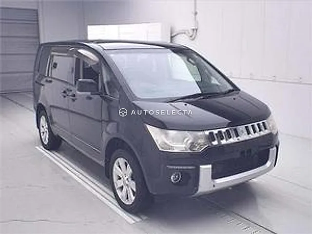 Mitsubishi Delica D:5 2013, auction grade 3.5