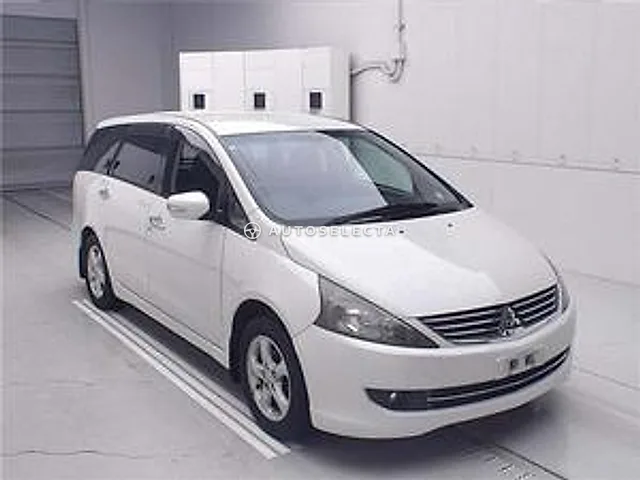 Mitsubishi Grandis 2005, auction grade 4