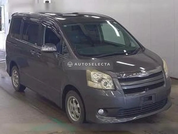 Toyota Noah 2008, photo 1 of 1
