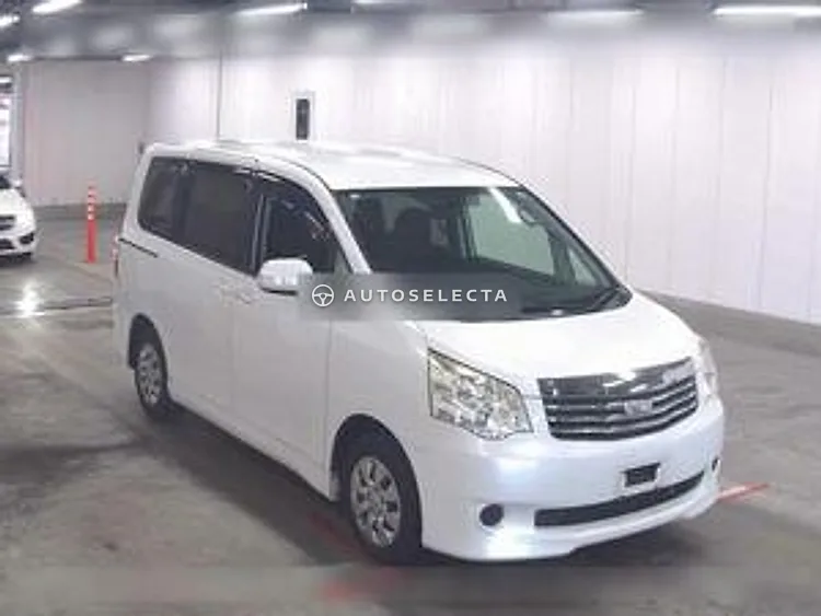 Toyota Noah 2013, photo 1 of 1
