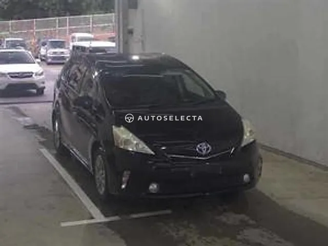 Toyota Prius Alpha 2012, auction grade R