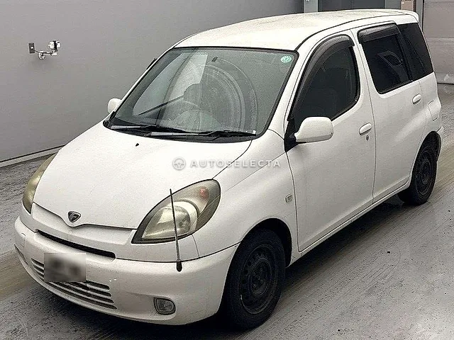 Toyota Funcargo 2002, auction grade 3