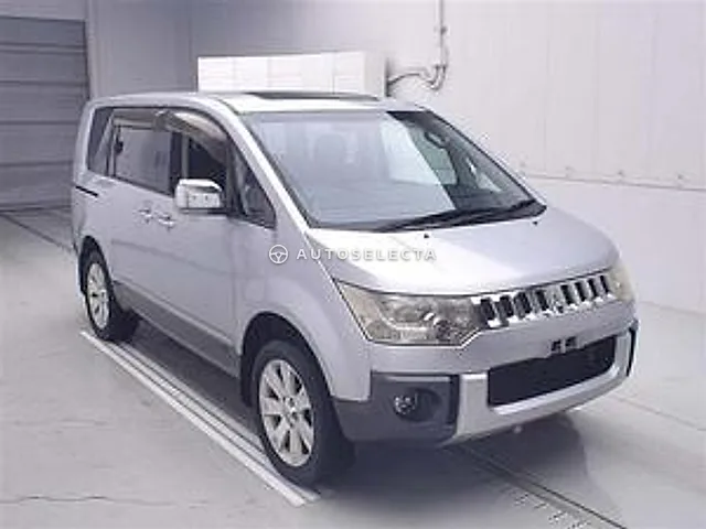 Mitsubishi Delica D:5 2011, auction grade 3.5
