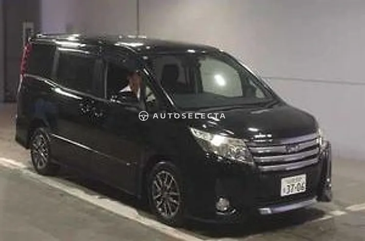 Toyota Noah 2015, photo 1 of 1