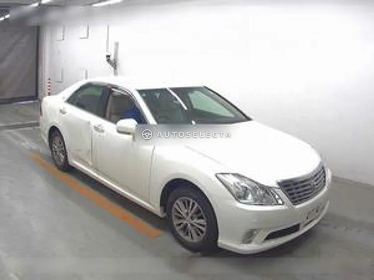Toyota Crown 2012, photo 1 of 6
