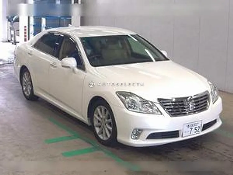 Toyota Crown 2012, photo 1 of 6
