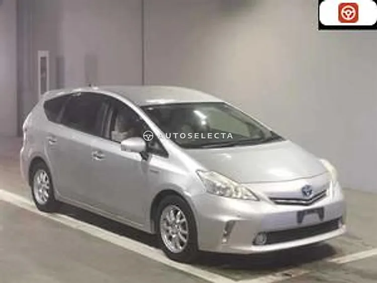 Toyota Prius Alpha 2011, photo 1 of 1