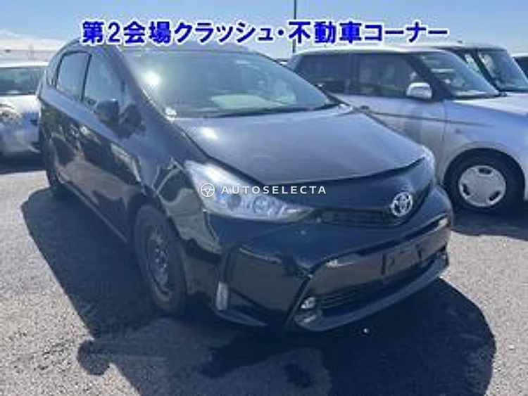 Toyota Prius Alpha 2016, photo 1 of 1