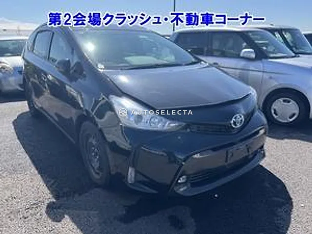Toyota Prius Alpha 2016