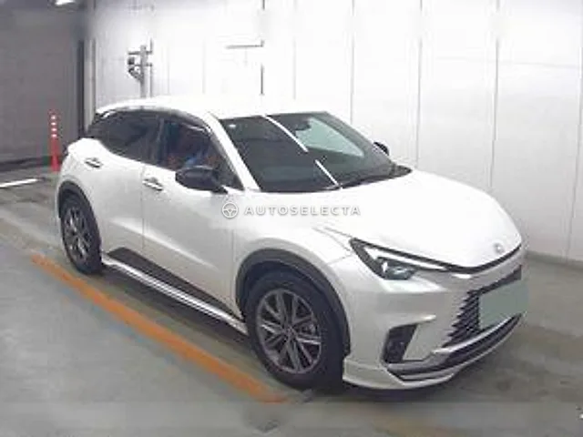 Lexus LBX 2024, auction grade 5