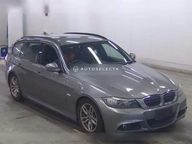 BMW 3 Series 2011, auction grade 4.5