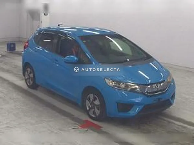 Honda Fit Hybrid 2014, auction grade 3.5