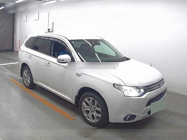 Mitsubishi Outlander PHEV 2014, auction grade 3