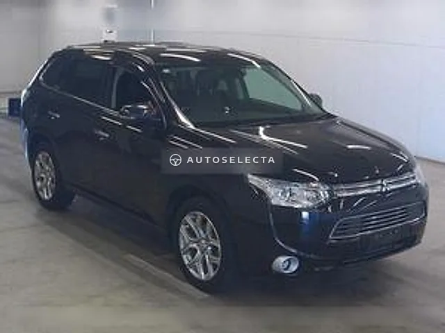 Mitsubishi Outlander PHEV 2013, auction grade 3.5
