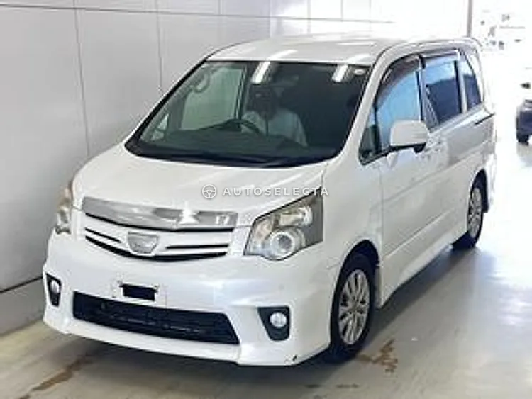 Toyota Noah 2010, photo 1 of 1