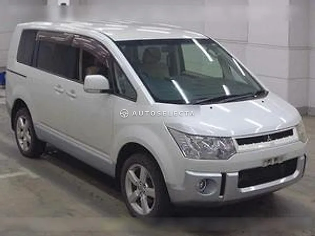 Mitsubishi Delica D:5 2013, auction grade 3