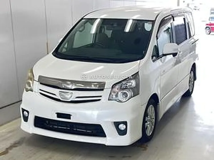 Toyota Noah 2010, photo 1 of 1