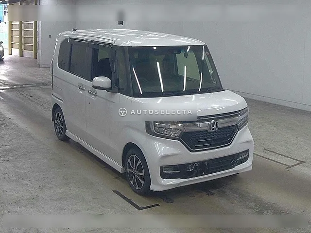 Honda N-BOX Custom 2020, auction grade R