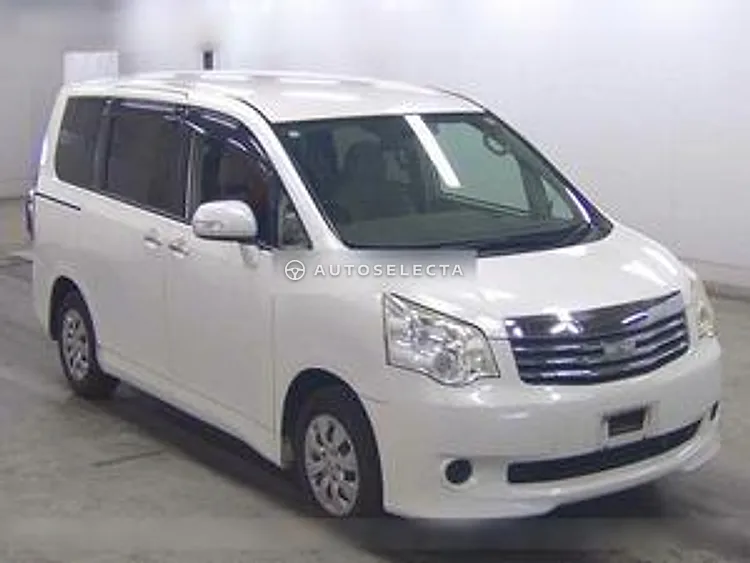 Toyota Noah 2011, photo 1 of 1