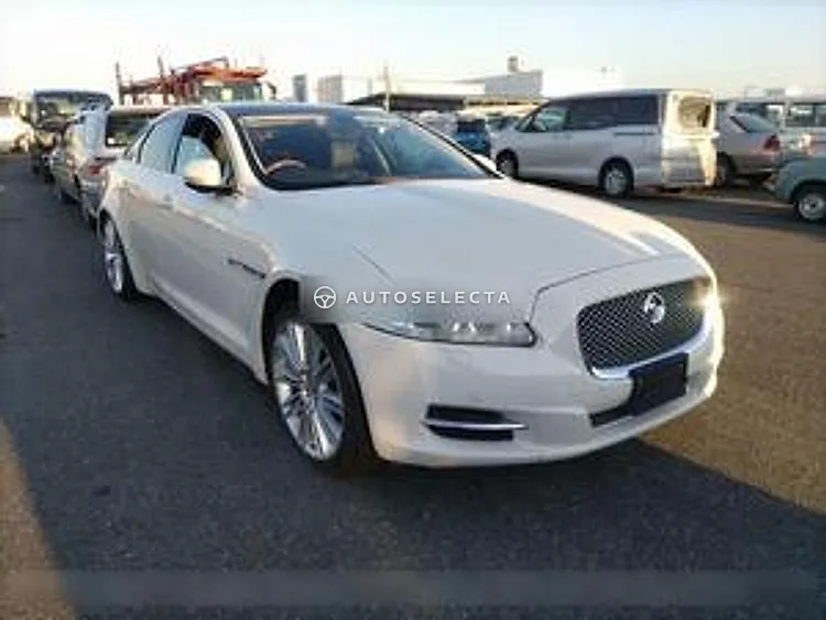 Jaguar XJ 2010, photo 1 of 6