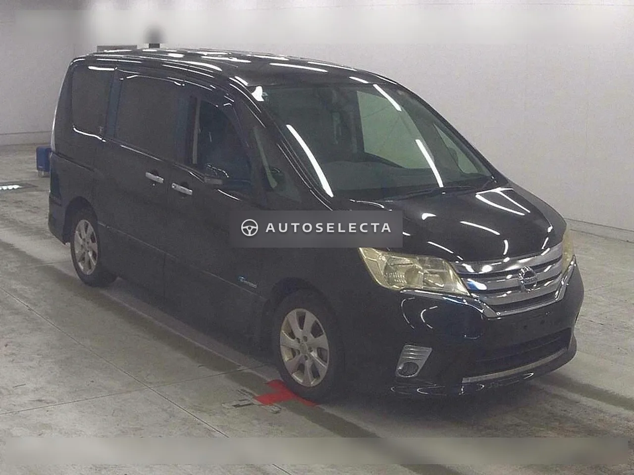 Nissan Serena 2013, photo 1 of 6
