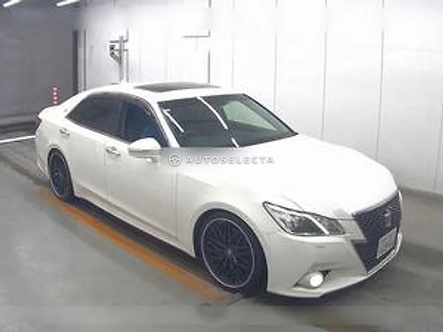 Toyota Crown 2013, auction grade R