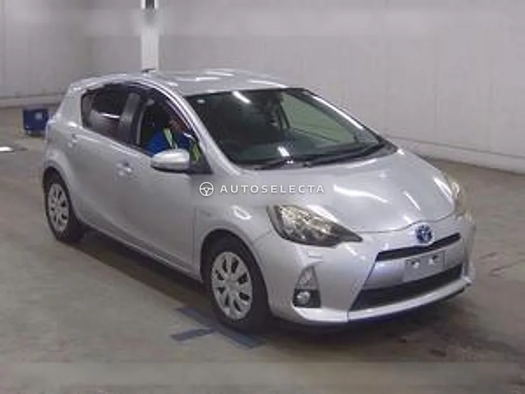 Toyota Aqua 2012, photo 1 of 1