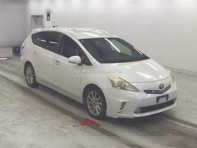 Toyota Prius Alpha 2012, photo 1 of 1