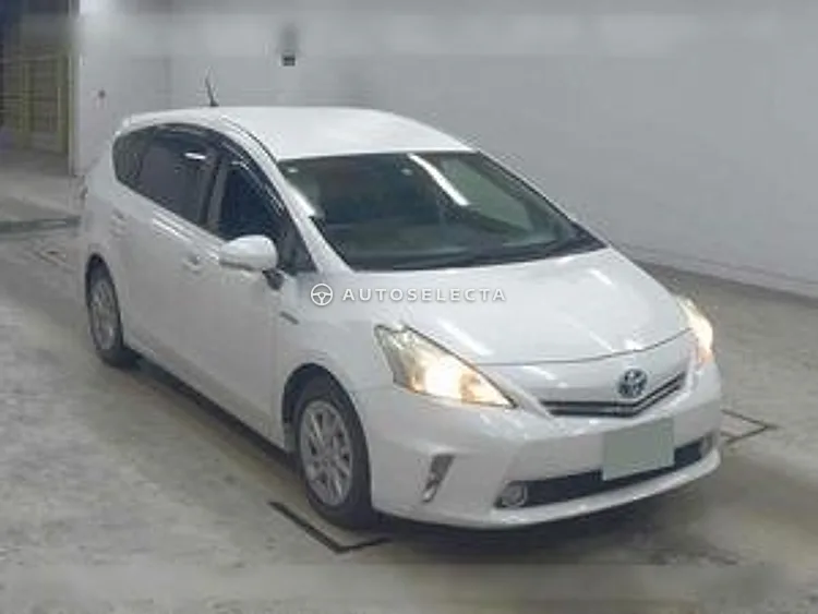 Toyota Prius Alpha 2011, photo 1 of 1