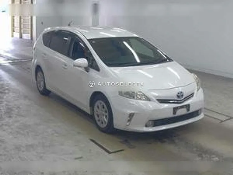 Toyota Prius Alpha 2012, photo 1 of 1