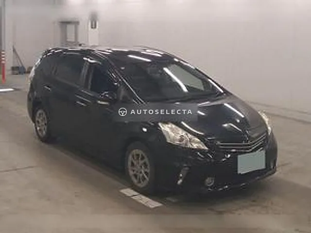 Toyota Prius Alpha 2014