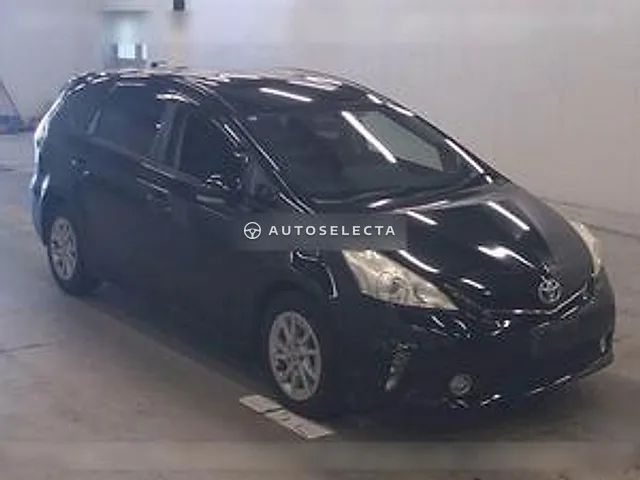 Toyota Prius Alpha 2014