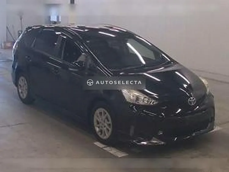Toyota Prius Alpha 2016, photo 1 of 1