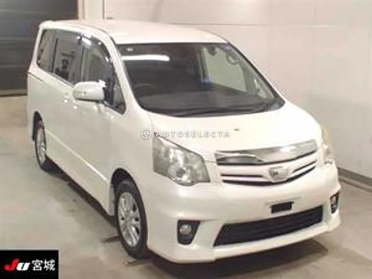 Toyota Noah 2011, photo 1 of 1