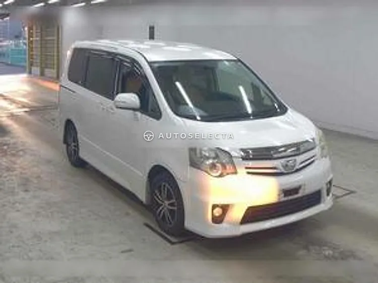 Toyota Noah 2012, photo 1 of 1