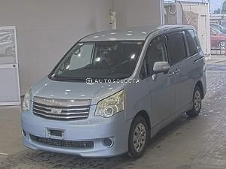 Toyota Noah 2011, photo 1 of 1