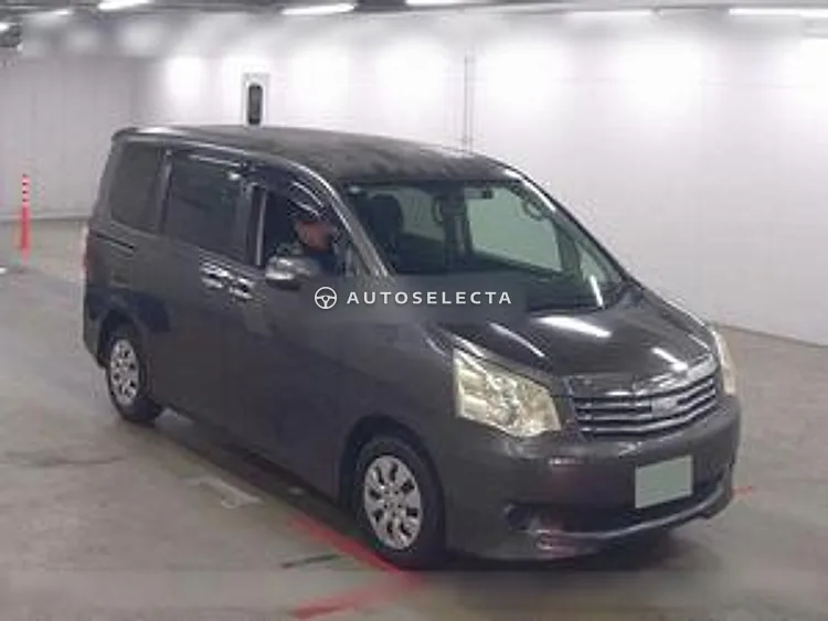 Toyota Noah 2012, photo 1 of 1