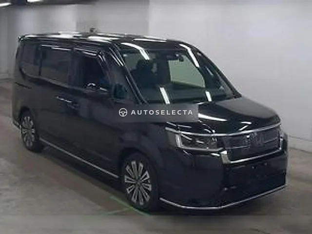 Honda Stepwgn Spada 2023, auction grade 3.5